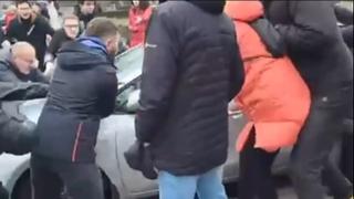 Incident na protestima u Beogradu: Automobilom pokosio učesnike blokade