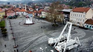 Počelo postavljanje 22-metarskog panoramskog točka u Tuzli