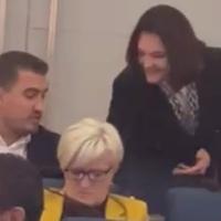 Zahiragić vrijeđao Hodžić da je bila kafe kuharica, Mehmedagić mu napravila kafu i donijela u salu