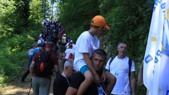 Učesnici "Marša mira" - Avaz