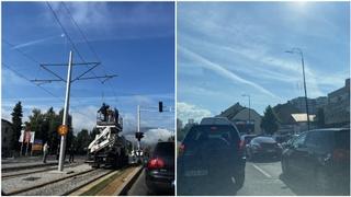 Foto + video / Saobraćajni kolaps u Sarajevu: Tramvaji ne rade, ogromne gužve na glavnoj ulici