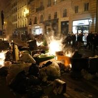 Protesti i neredi u Parizu zbog Makronove odluke: Stotine osoba uhapšeno