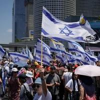 Demonstranti blokirali glavne ceste u Izraelu, traže dogovor o taocima u Gazi
